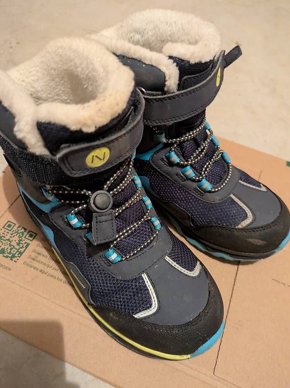 Scarpe per ragazzi: Kinder-Winterstiefel – Usato da Utzenstorf venduto da dil_7bt7