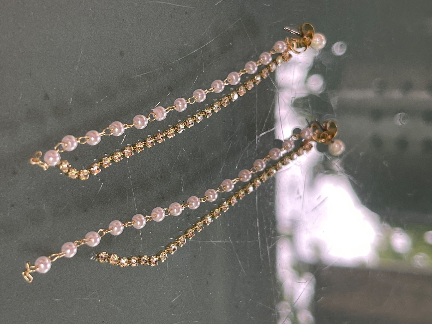 Ohrringe & -stecker: Orecchìni lunghi con perle e catene-Chic e elegante – Neu und originalverpackt aus Gordevio von LanaZimm 6