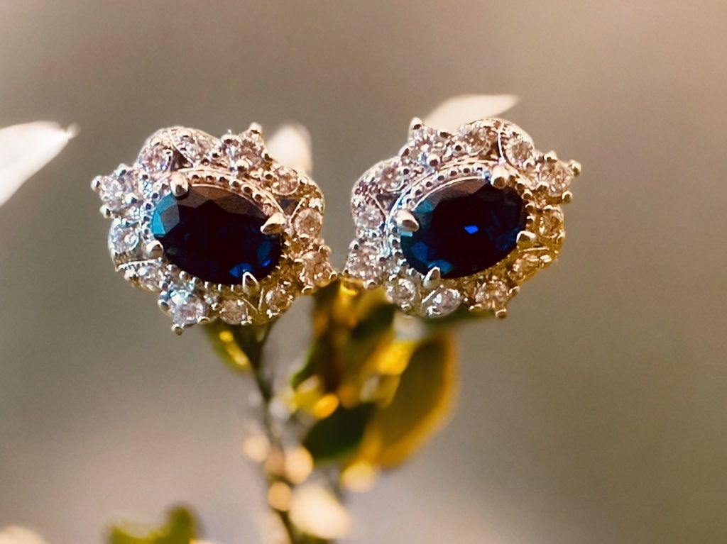 Orecchini pendenti & Orecchini a lobo: Boucles d’oreilles look vintage Saphirs – Nuovo e nell'imballaggio originale da St-Maurice venduto da Sandrinette123
