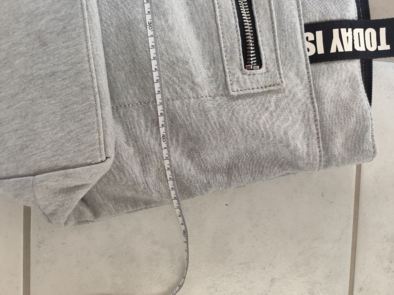 Esprit Borse da donna: Graue Stofftasche ESPRIT mit Reissverschluss – Usato da Zürich venduto da Claudia_Zueri 1