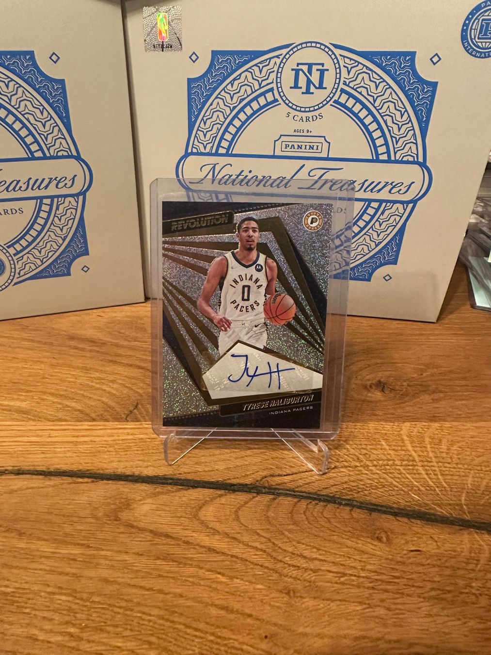 Nba Carte collezionabili: Carte Tyrese Haliburton Panini Révolution auto – Usato da Vullierens venduto da Gaara04