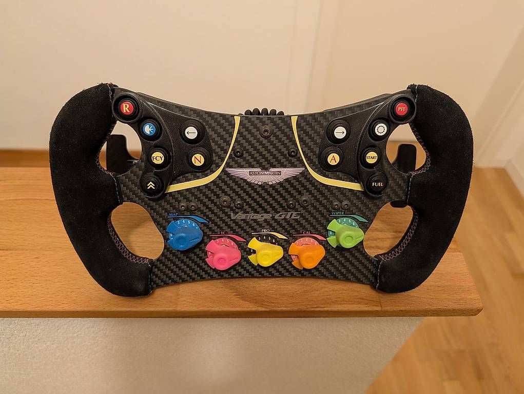 Controller: Sim Racing Aston Martin GTE Replica Wheel – Nuovo (secondo la descrizione) da Thürnen venduto da pro_bfx2