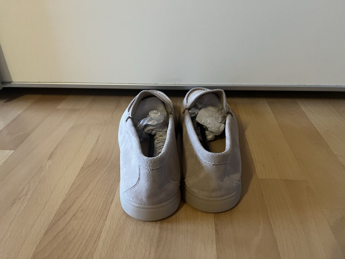 Scarpe da uomo: Wildleder Slipper Parijan 44 – Nuovo e nell'imballaggio originale da Schänis venduto da retail_rover 2