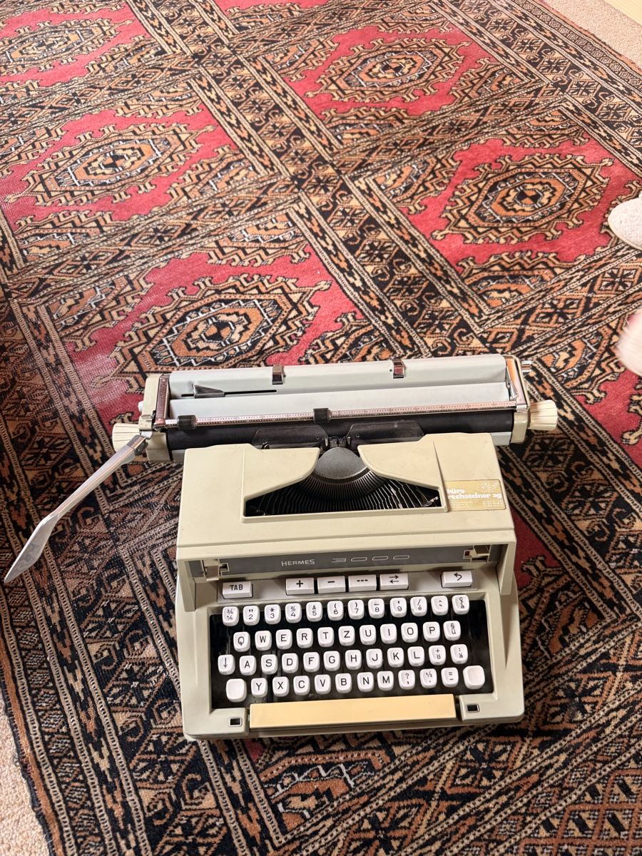 Hermès Machines à écrire: Schreibmaschine HERMES 3000  – D'occasion à Pfaffhausen par Beli94