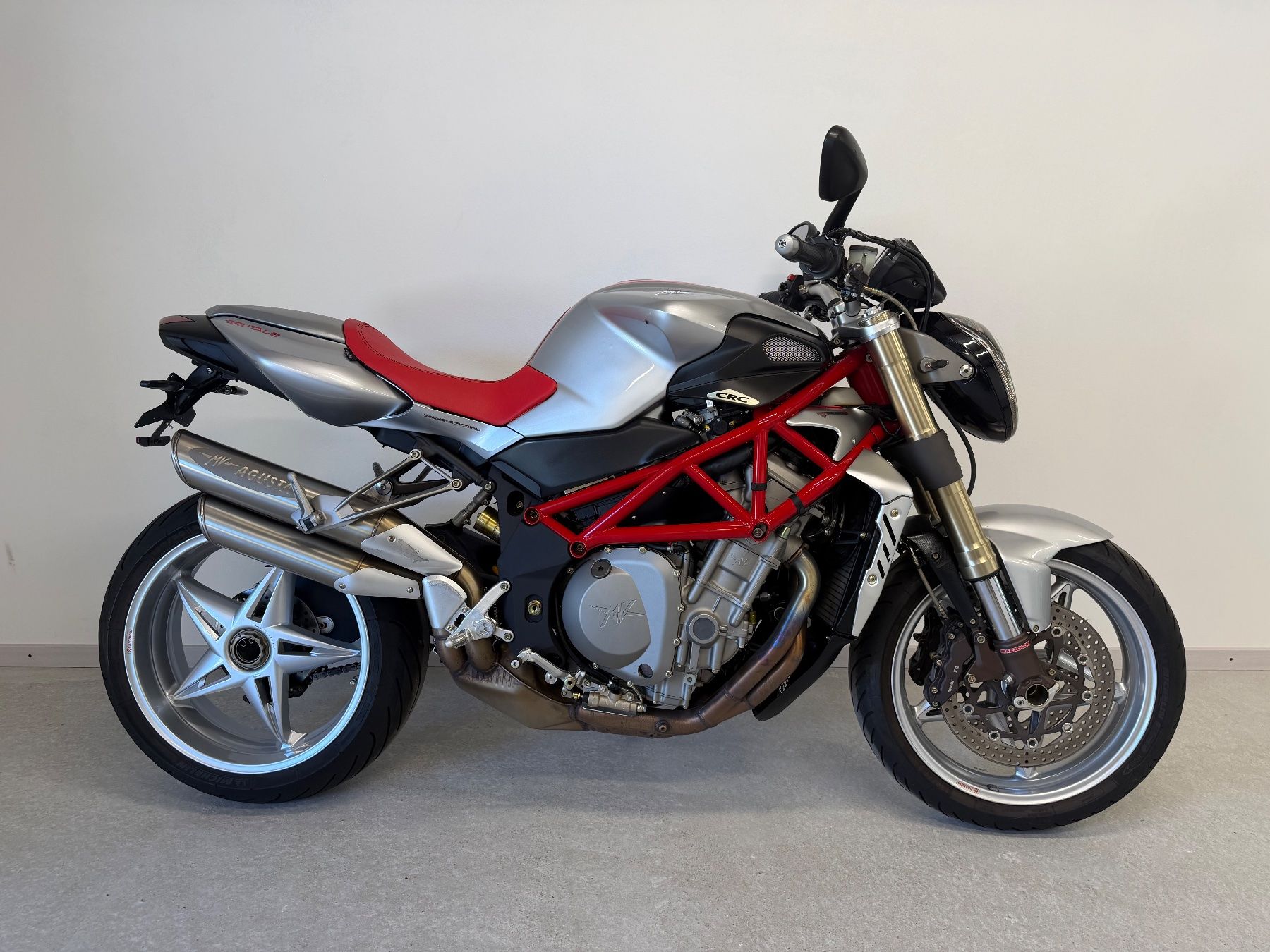 MV Agusta Strada: MV-Agusta Brutale 910 Nakedbike – Usato da Trogen venduto da Alpinmotos 1