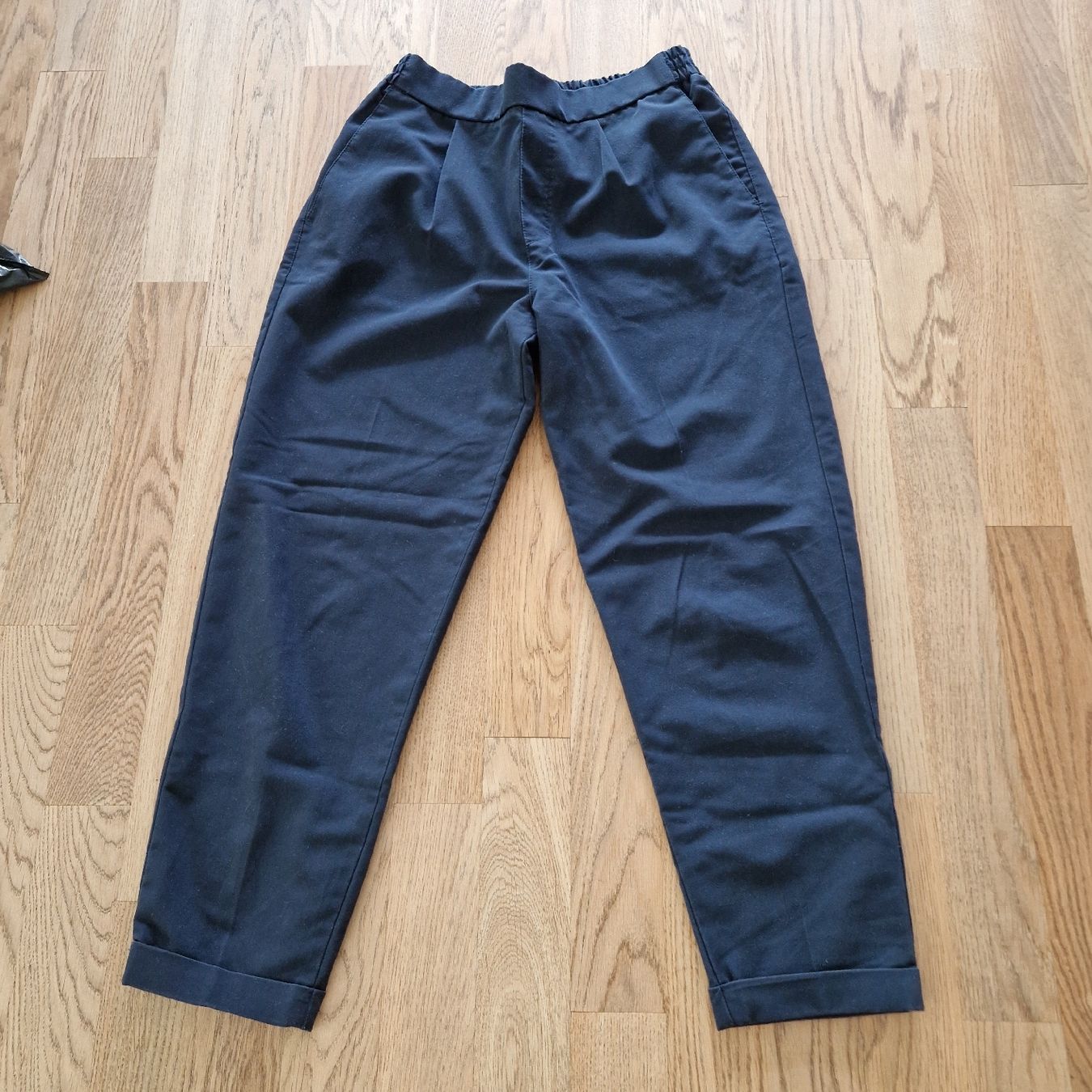Pantaloni: Pull&Bear Stoffhose, Grösse M, Dunkelblau - chique – Usato da Nendeln venduto da Zopfie_