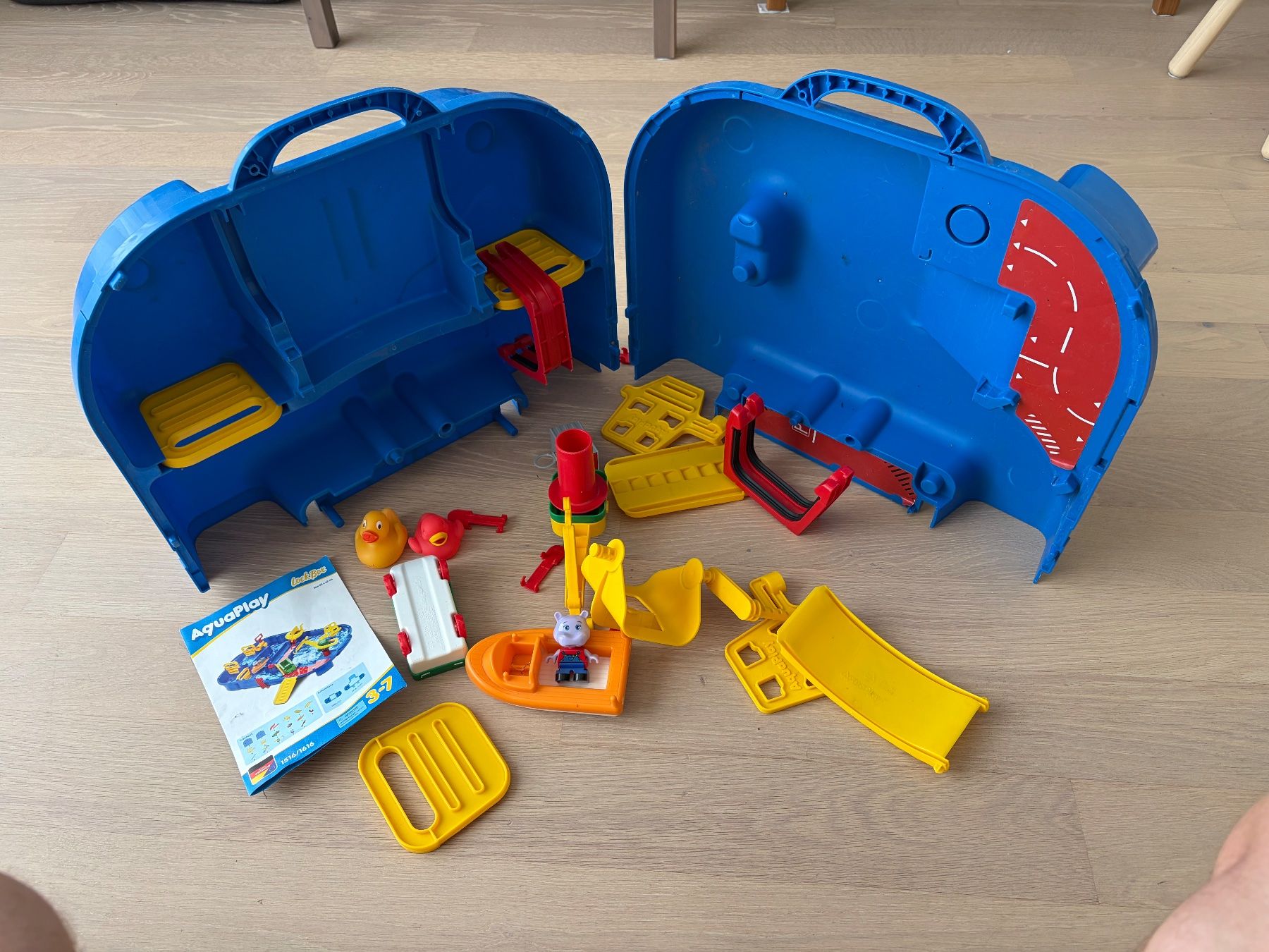 Aquaplay Giocattoli: Aqua Play - Spielzeugkoffer – Usato da Basel venduto da Gunther_Welten
