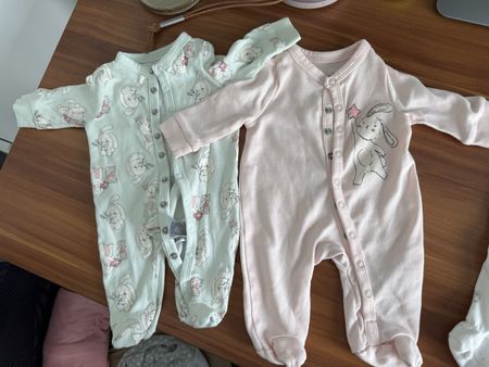 Newborn Sleepsuits (2) & Swaddle Blanket size 50