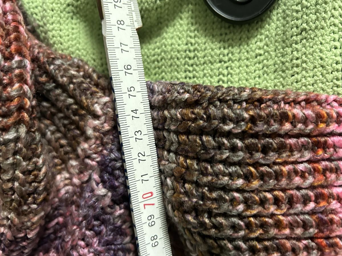 Jacken: BPC Selection Strickjacke mehrfarbig Grösse 56/58 – Gebraucht aus Rüti ZH von Masken 3