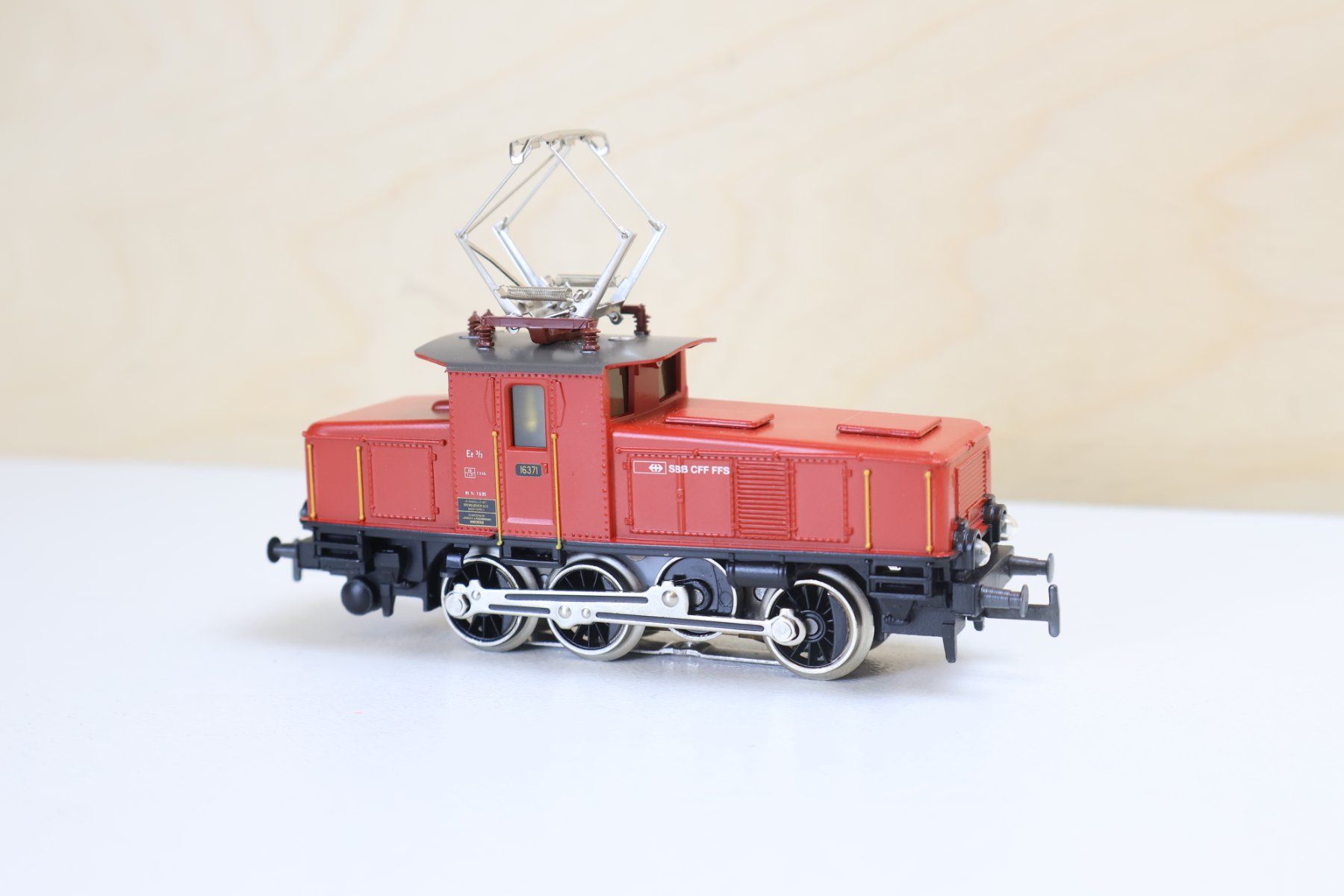 Märklin Modelleisenbahnen: Märklin SBB Ee 3/3 Rangier E-Lok - Digital H0 – Gebraucht aus Winterthur von Monstera 2