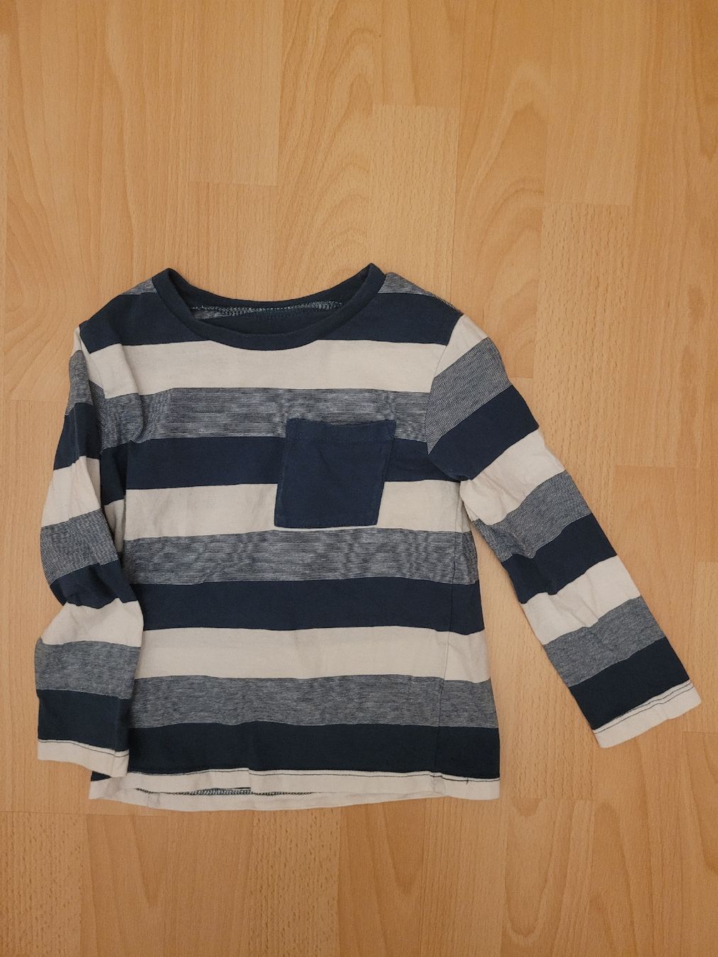 Pullover & Sweatshirts: Pullover gr. 98/104 – Gebraucht aus Inwil von Flower2325