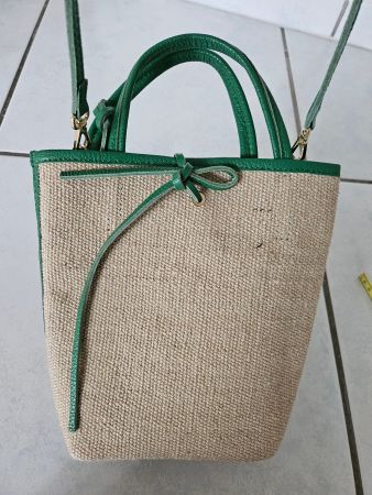 Sommer-Basttasche klein mit grünen Lederdetails