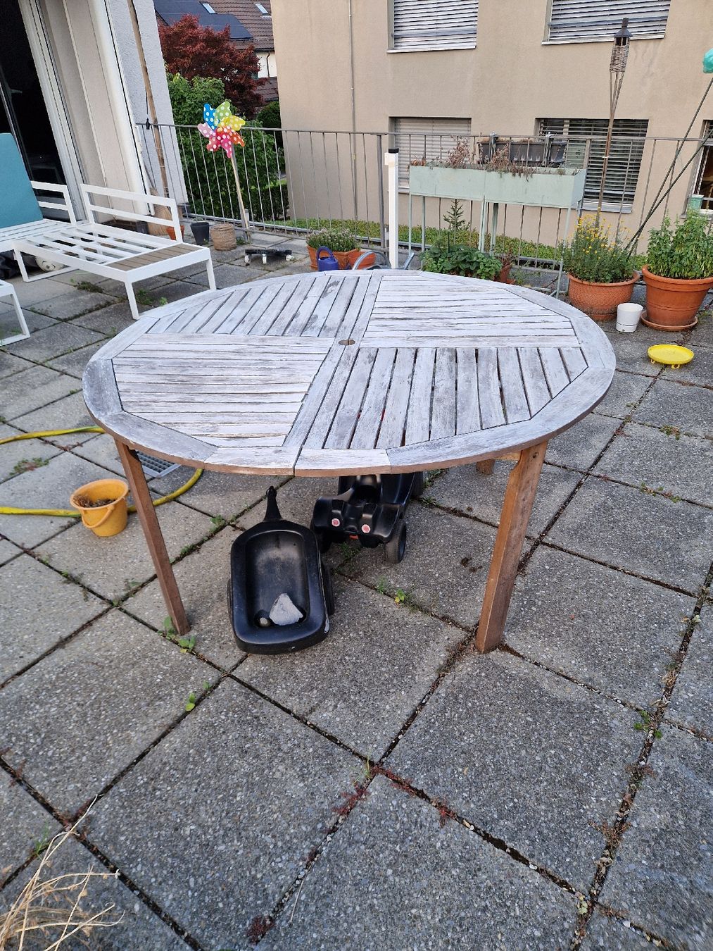 Tables: Gartentisch aus Holz – D'occasion à Zürich par ZHDave