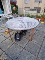 Gartentisch aus Holz