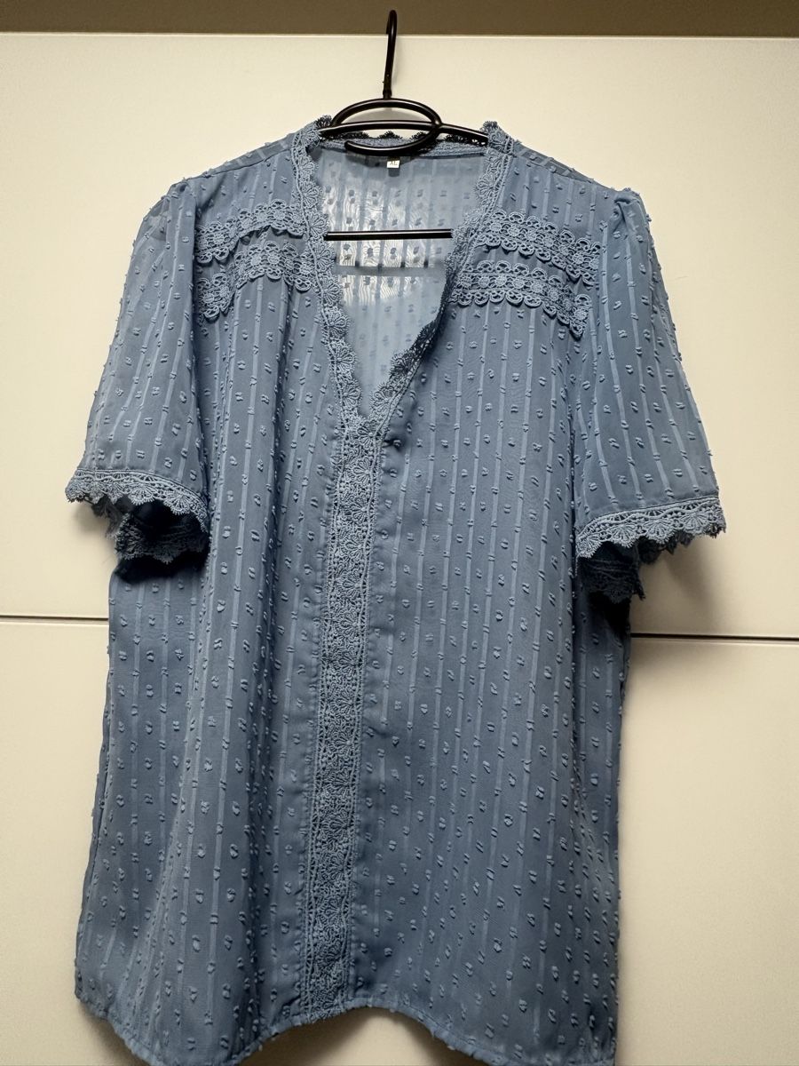 Camicette: Bluse hellblau Spitze Textur Grösse XL neuwertig – Usato da Schaffhausen venduto da giu_w5kg