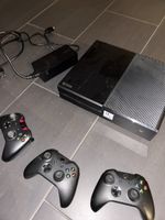 Microsoft Xbox One schwarz mit 3 Controllern