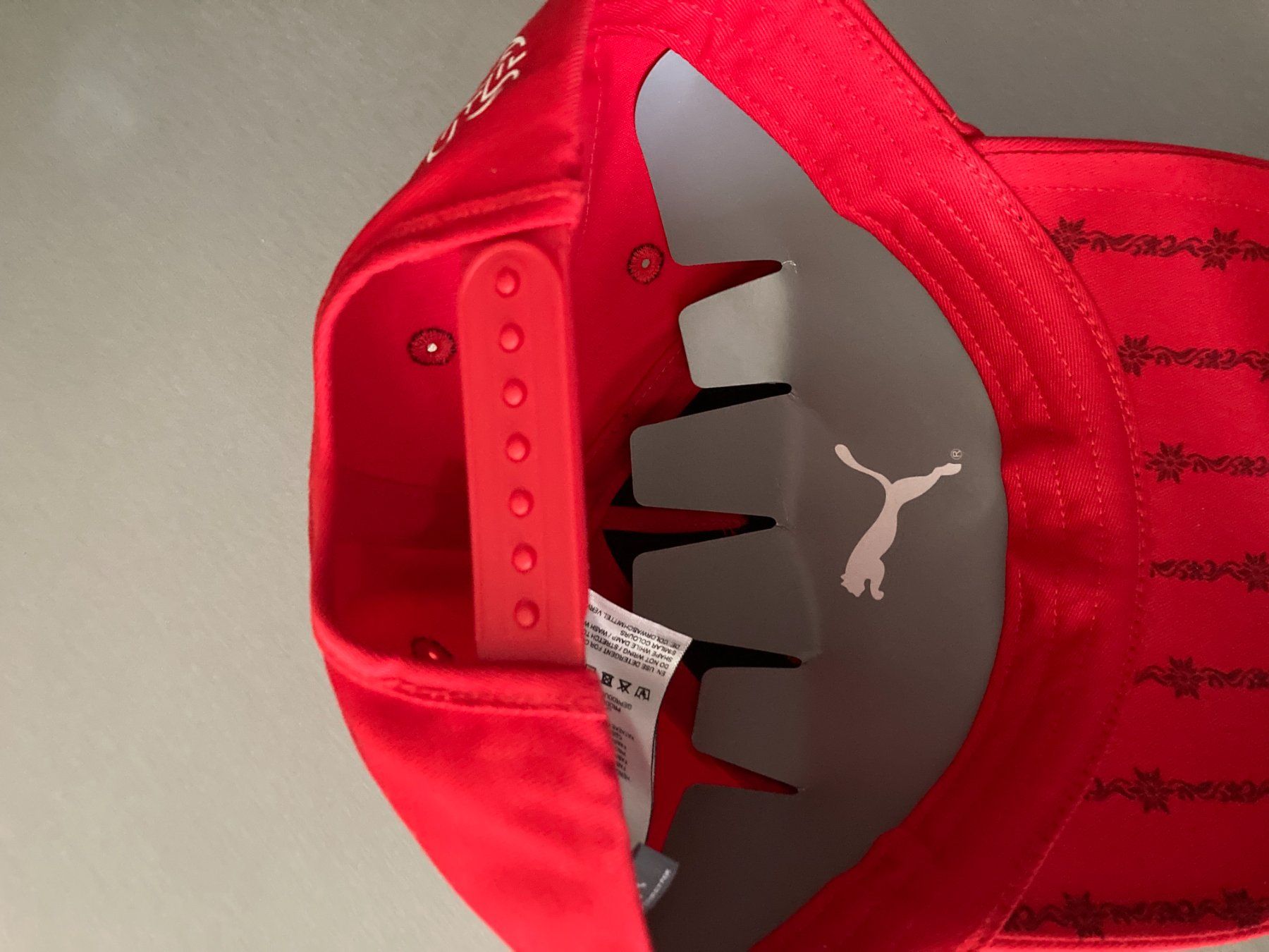 Puma Altro in  Abbigliamento & Accessori: Rotes Cap - Schweiz – Nuovo e nell'imballaggio originale da Obfelden venduto da miau68 4