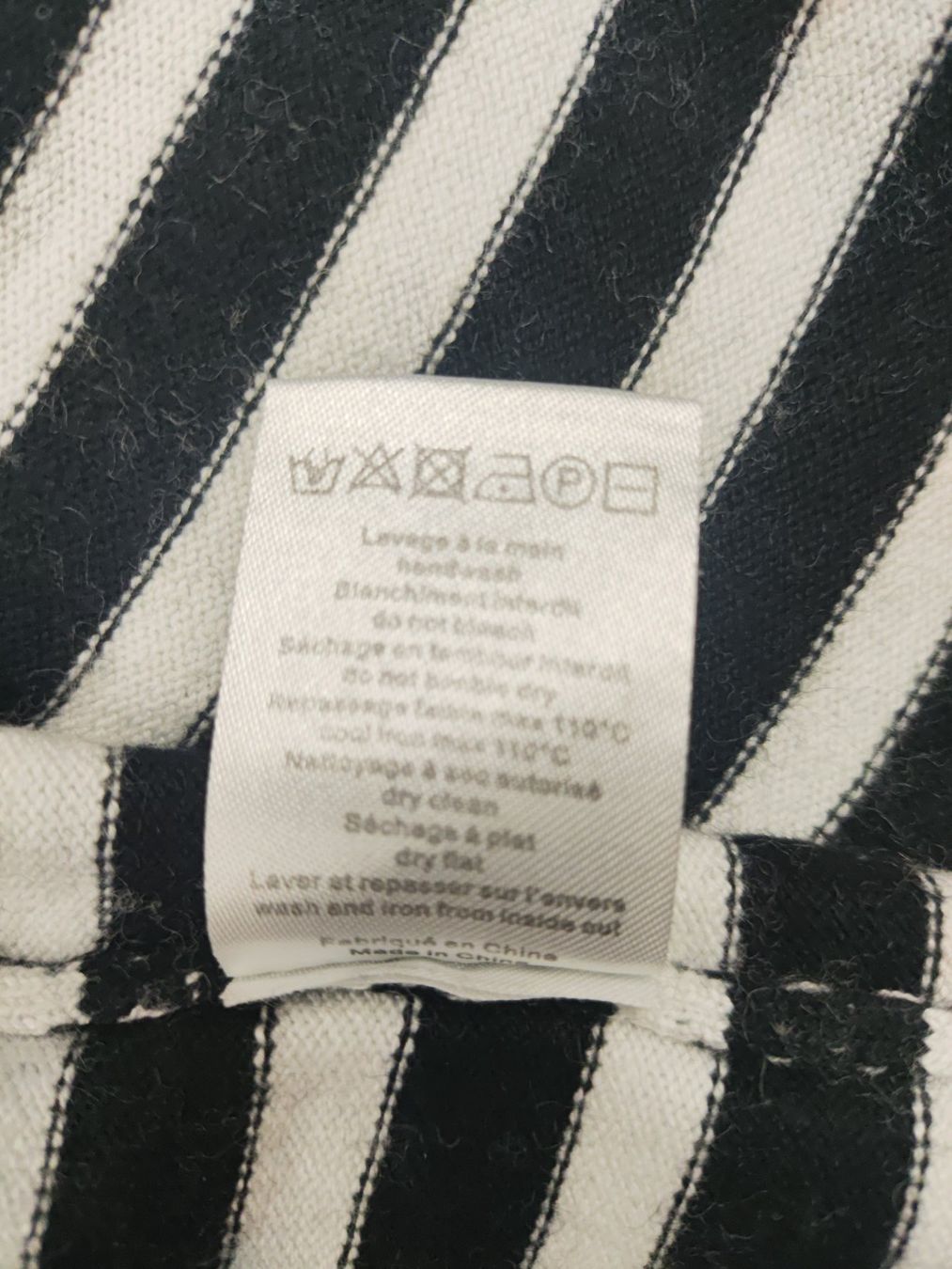 Claudie Pierlot Pullover & Sweatshirts: CLAUDIE PIERLOT | pull léger maille fine noir blanc | S – Gebraucht aus Bonfol von Elise.Str 8