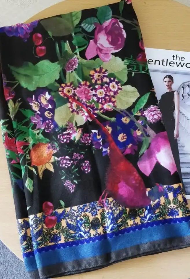 Foulard & Sciarpe: Desigual Schals – Nuovo (secondo la descrizione) da Birmenstorf AG venduto da BMW.M5