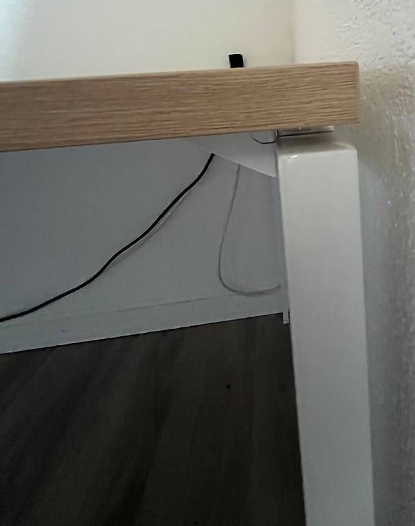 Pfister Scrivanie: Massiver Bürotisch Möbel Pfister – Usato da Lupfig venduto da menthae 2