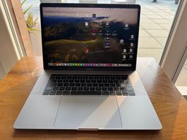 Apple MacBook Pro, 15", 32 GB, 1 TB