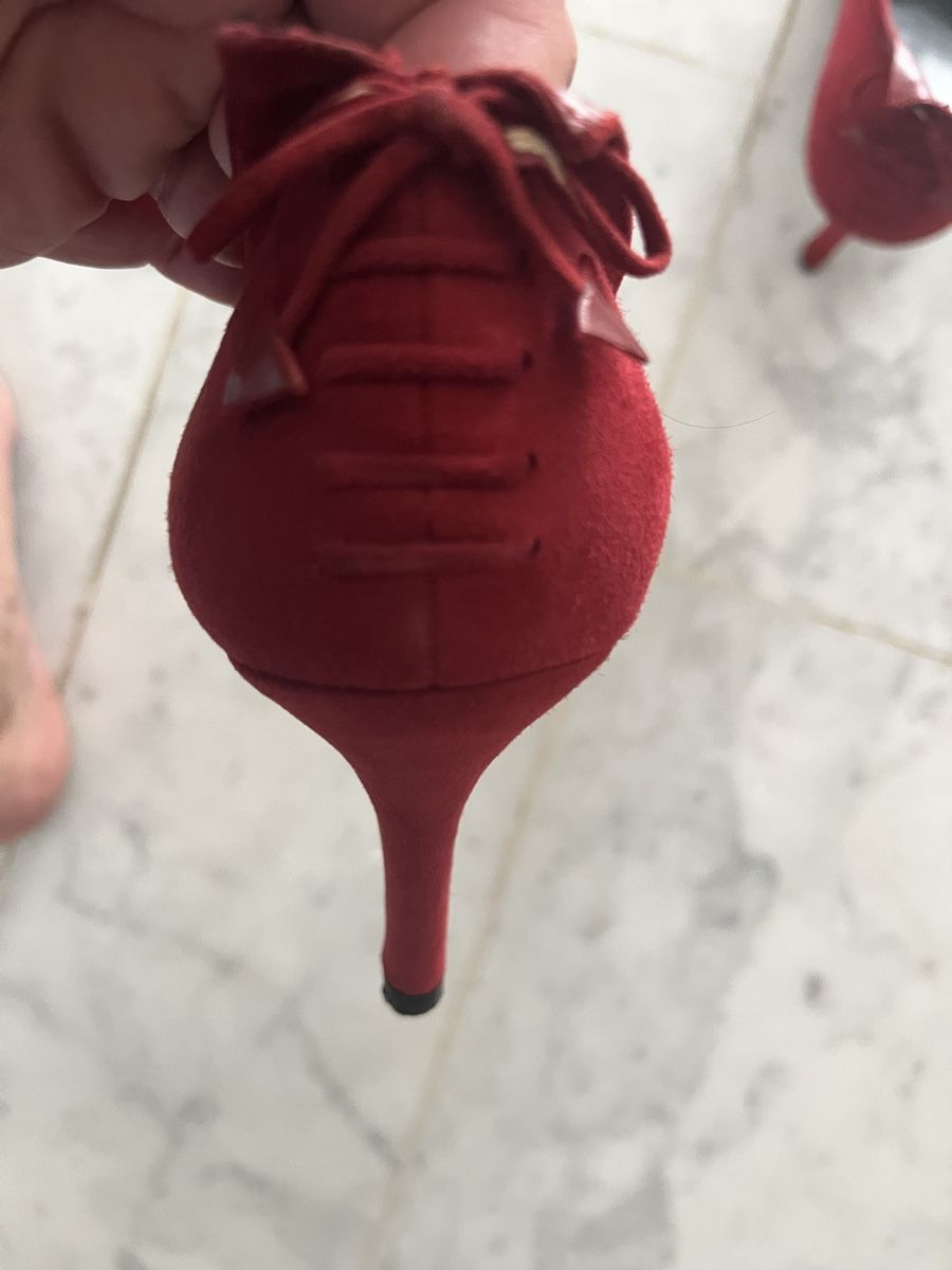 Stuart Weitzman Scarpe da donna: Rote Stuart Weitzman Pumps aus Wildleder, Gr. 38, elegant – Usato da Ehrendingen venduto da Mcarmela 1