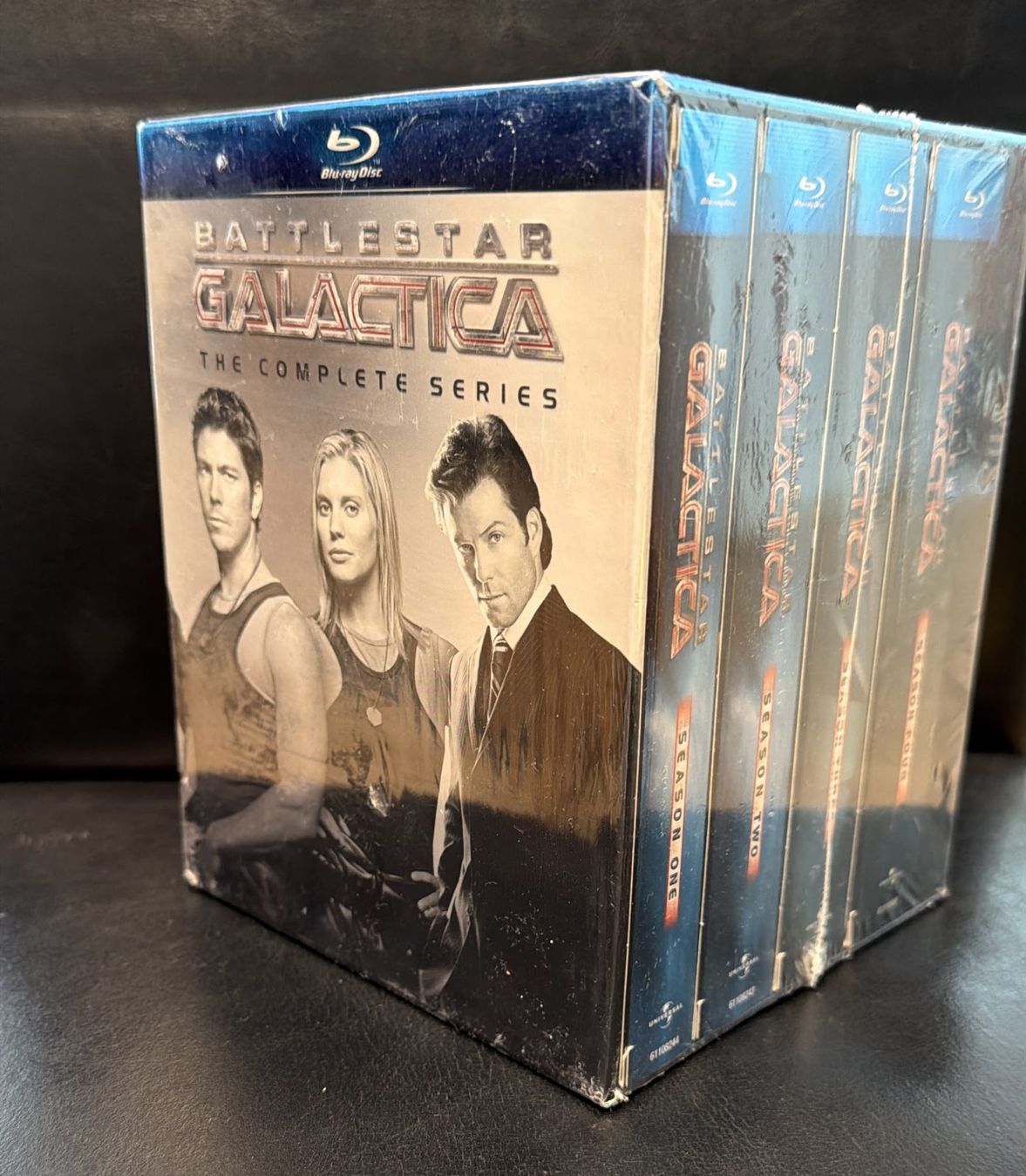 Tutti i DVDs: BATTLESTAR GALACTICA THE COMPLETE SERIES BLU-RAY – Nuovo e nell'imballaggio originale da Zürich venduto da freioccasionen