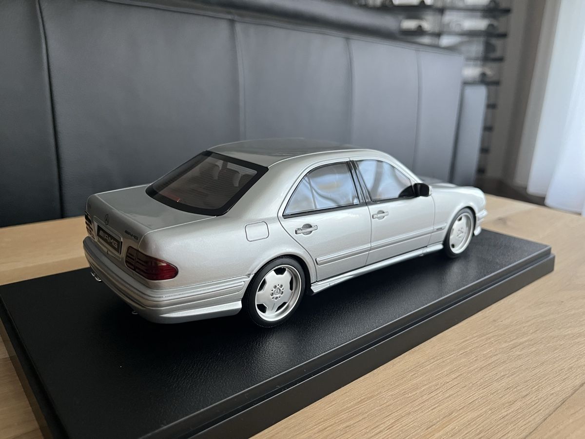 Otto Models Modellini d'auto: Mercedes-Benz E55 AMG 1/18 Ottomobile – Nuovo e nell'imballaggio originale da Léchelles venduto da Mlinspiration 3