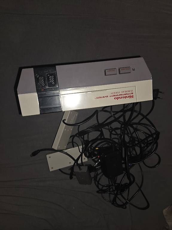 Console: Nintendo + 11 Games, 2 Controller & Ladegerät – Usato da Zürich venduto da jil_pyn9 2
