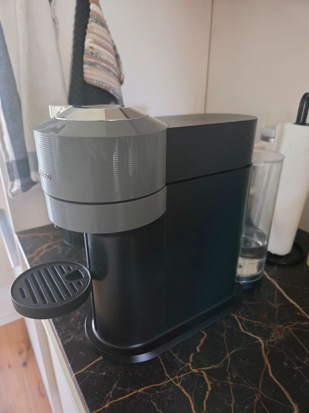 Nespresso Macchine per caffè & Macchine per espresso: Nespresso Vertuo Next Grey – Usato da Seltisberg venduto da flundi 1