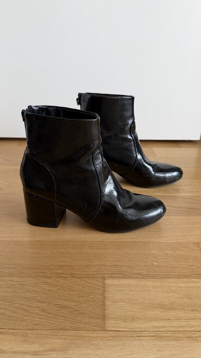 Scarpe da donna: Damen Stiefel schwarz Lackleder Grösse 38 – Usato da Ammerswil AG venduto da Diki.S
