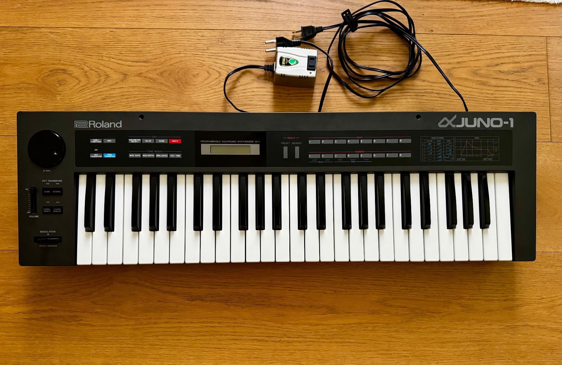 Roland Instruments de musique: Roland Alpha Juno 1 - Synthesizer – D'occasion à Zürich par 1cut2