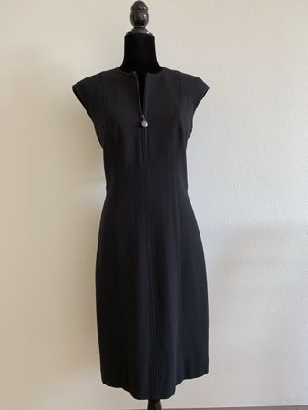 AKRIS: Lässiges schwarzes Etui-Kleid, 38