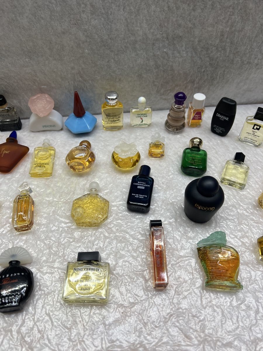 Profumi & Eau de Toilette: Miniatur Parfum Sammlung – Nuovo (secondo la descrizione) da Rotkreuz venduto da perlengott 2