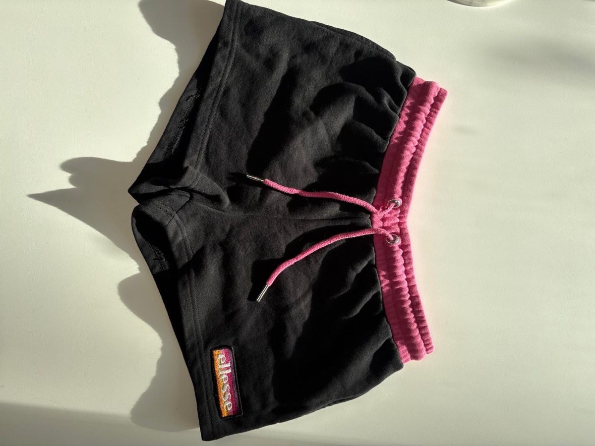 Ellesse Hosen: Ellesse Shorts Pink – Gebraucht aus Hünibach von marini21