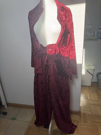 Damen Zweiteiler Samt dunkelrot Grösse M