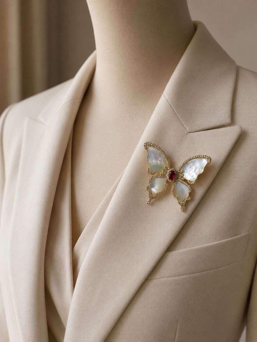 Spille & Fermagli: Broche Papillon Nacré – Nuovo e nell'imballaggio originale da St-Maurice venduto da Sandrinette123 4