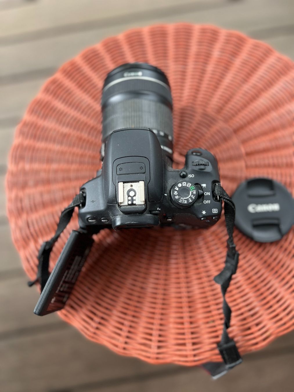 Canon Fotocamera: Canon EOS 700D mit Objektiv 18-135mm + Ladegrät – Usato da Wallisellen venduto da Val1990 2