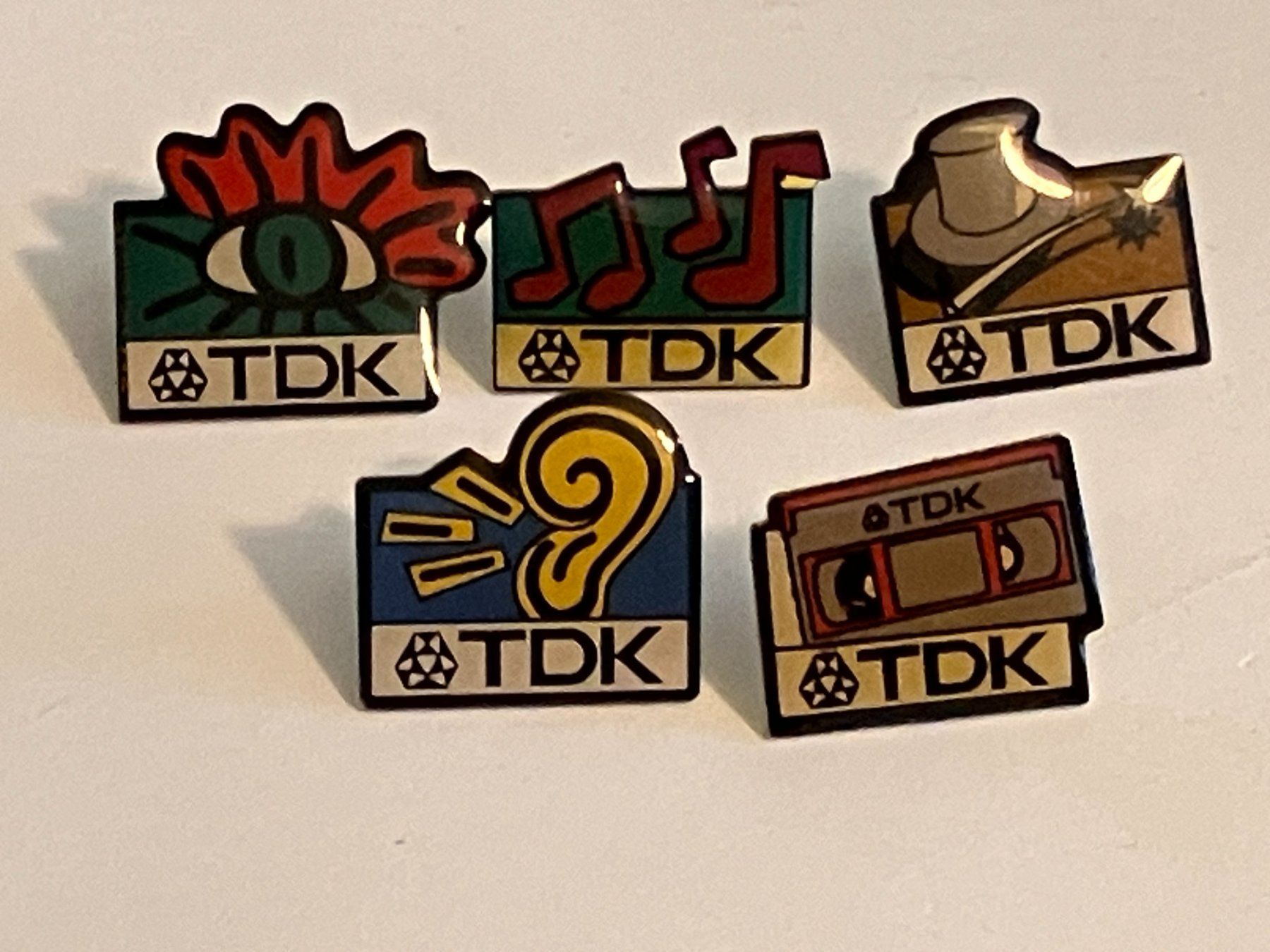 Placchette & Badge: 5 Pin TDK – Usato da Basel venduto da djwwpp