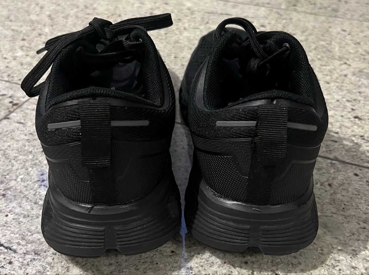 On Scarpe da uomo: On Cloudrunner, All Black, Grösse 39, Top Zustand! – Usato da Uster venduto da Family_Boutique 2