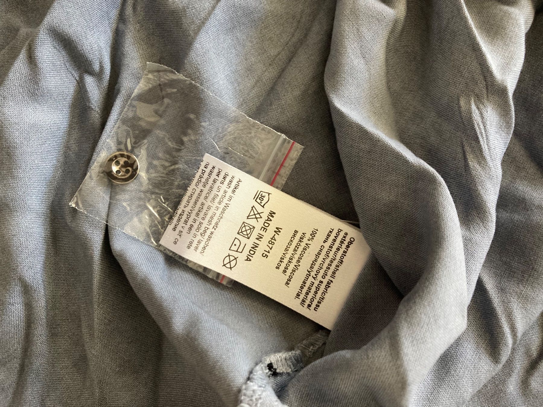 Blusen: 3/4 Bluse Gr. 48 blau mit Ersatzknopf – Neu (gemäss Beschreibung) aus Frauenfeld von manuburg 1