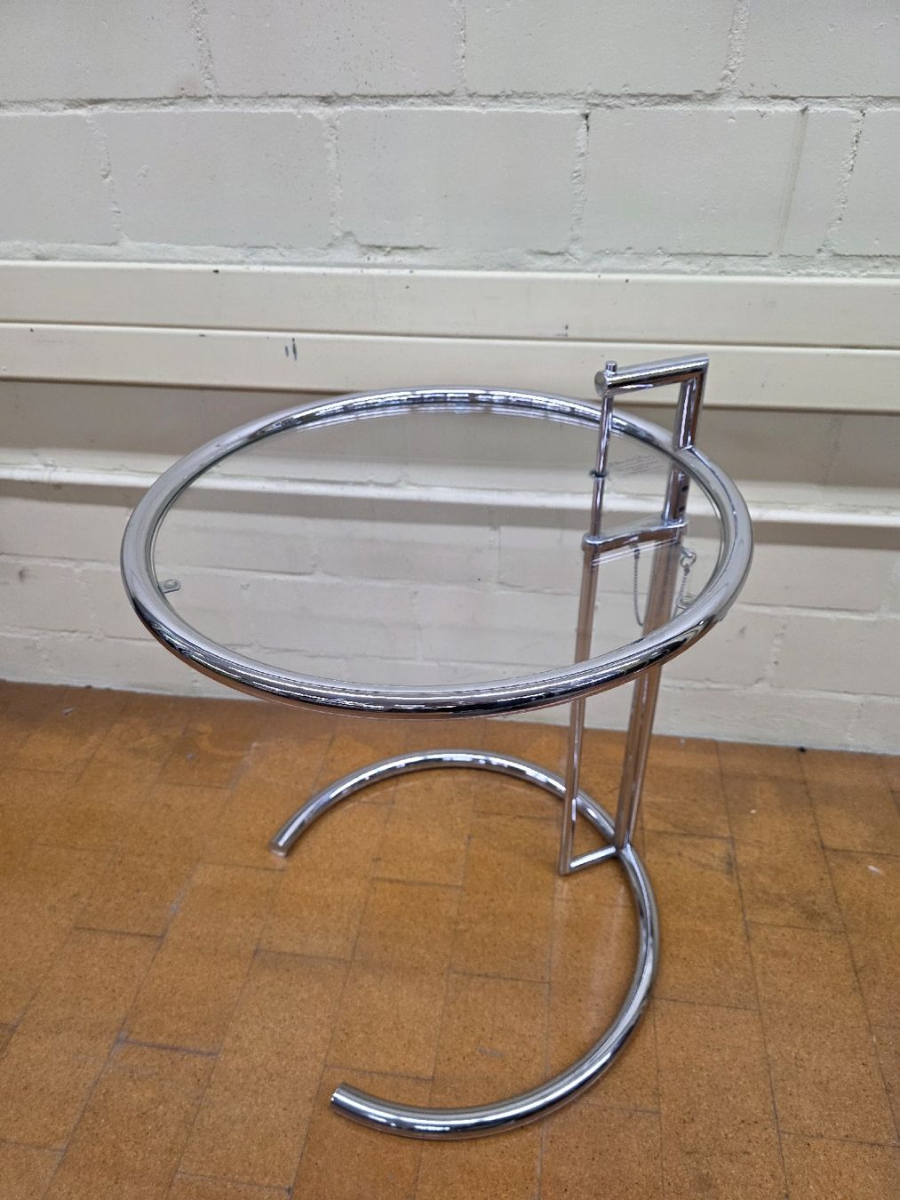 Classicon Tables: Adjustable Table E1027 Beistelltisch ClassiCon Eileen Gray  – D'occasion à Lichtensteig par UsedINStore 6