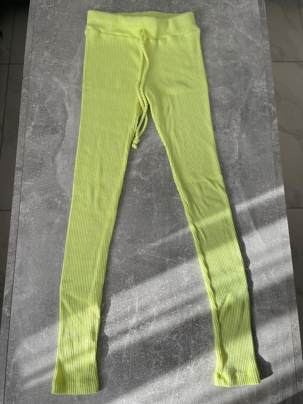 Leggings: Leggins Neon Gelb – Usato da Mägenwil venduto da Lea.SN