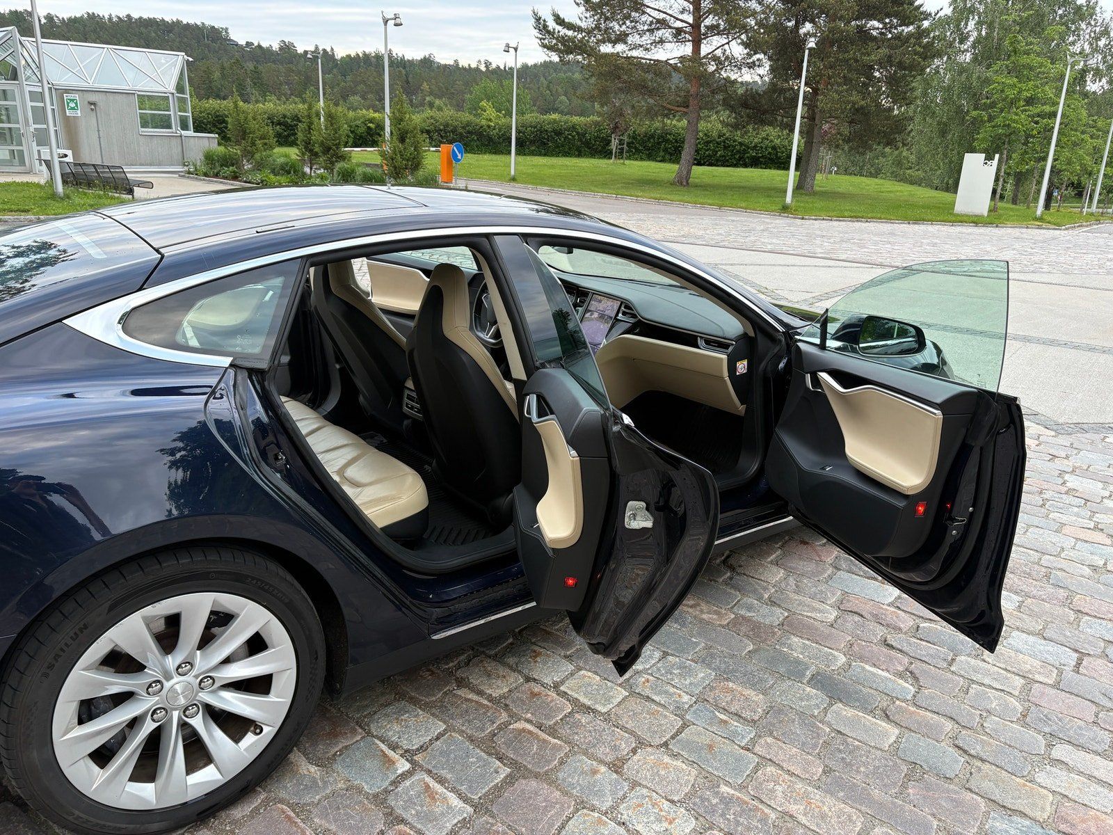 Tesla Automobili: Tesla Model S, Supercharge gratuite, Batterie récente, RCD!! – Usato da Arzier-Le Muids venduto da Charbax 5