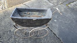 Antiker Puppenwagen, charmant restaurierungsbedürftig!