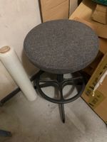 Robuster Arbeitshocker / Drehhocker – Grau / Schwarz – Metal