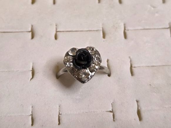 Anelli: Bague ajustable Fleur Noire et Strass – Nuovo (secondo la descrizione) da Territet venduto da Cenh 2