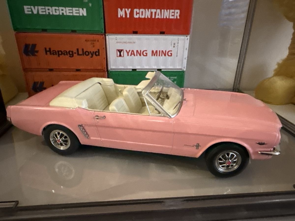 Ford Modellini d'auto: Ford Mustang Cabrio Pink – Nuovo (secondo la descrizione) da Basel venduto da Zomeg