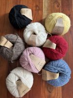 8 Wollknäuel Drops „Air“ in verschiedenen Farben