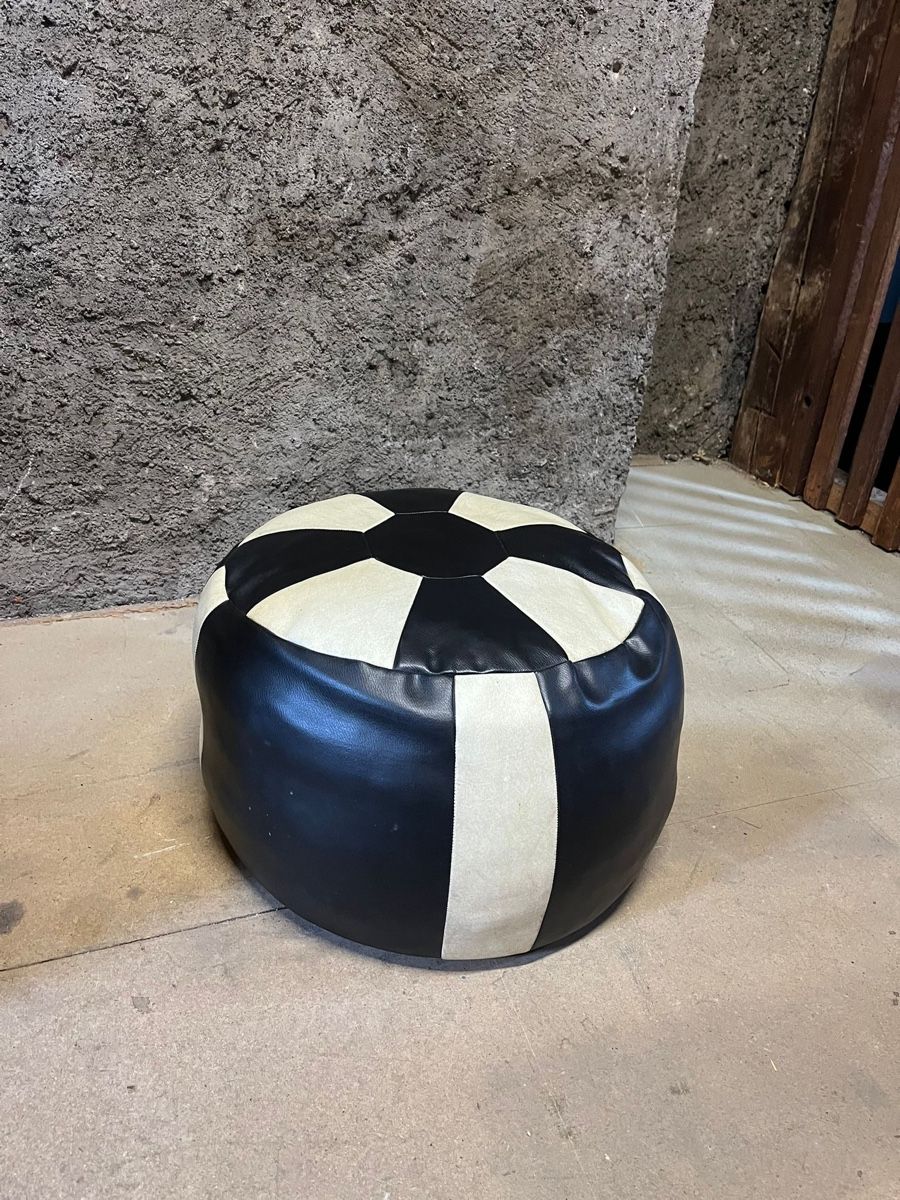 De Sede Sgabelli: Leder-Pouf Hocker (evtl. De Sede) – Usato da Zürich venduto da bom_c25d 2